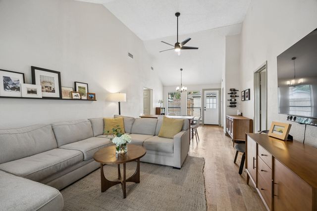 5631 Victor Street, Dallas, TX 75214