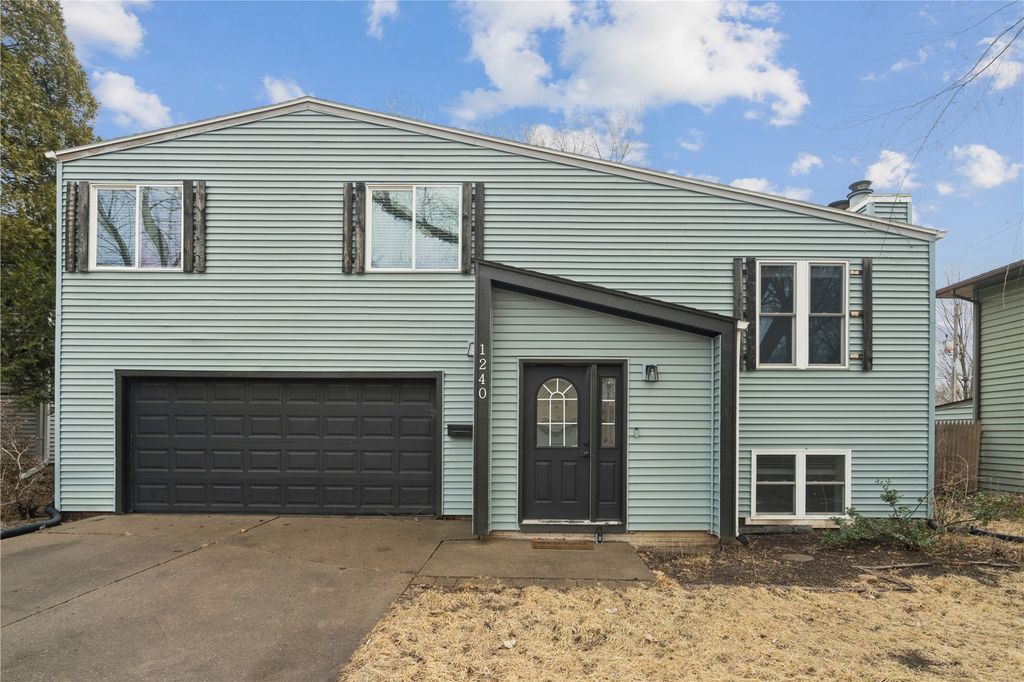 1240 Esther Court, Iowa City, IA 52240