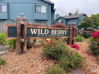 309 College View Dr, Rohnert Park, CA 94928