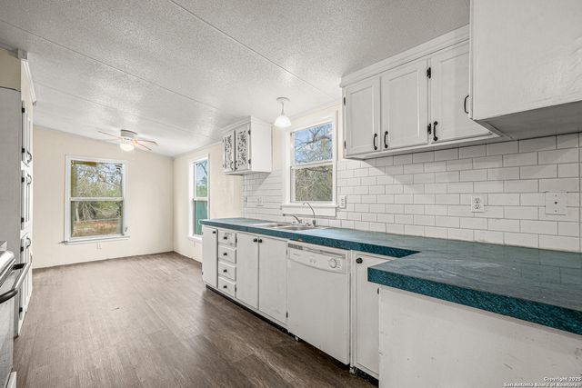 844 County Road 4511, Hondo, TX 78861