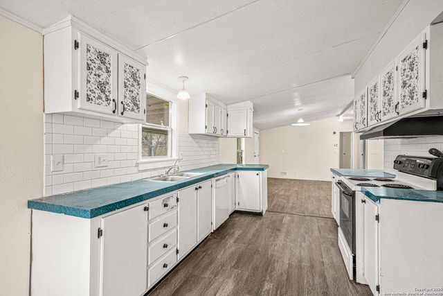 844 County Road 4511, Hondo, TX 78861