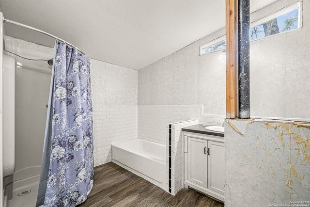 844 County Road 4511, Hondo, TX 78861