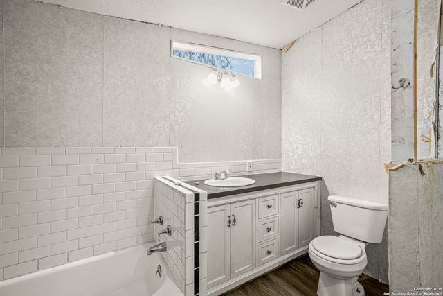 844 County Road 4511, Hondo, TX 78861