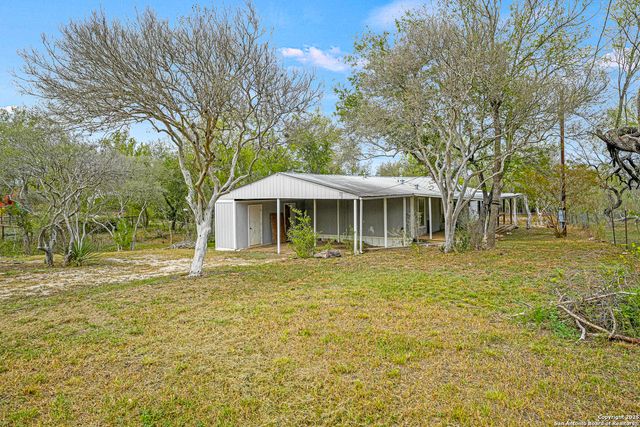 844 County Road 4511, Hondo, TX 78861