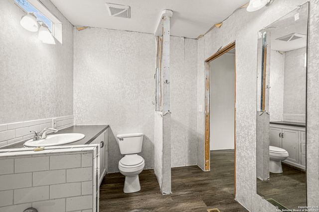 844 County Road 4511, Hondo, TX 78861