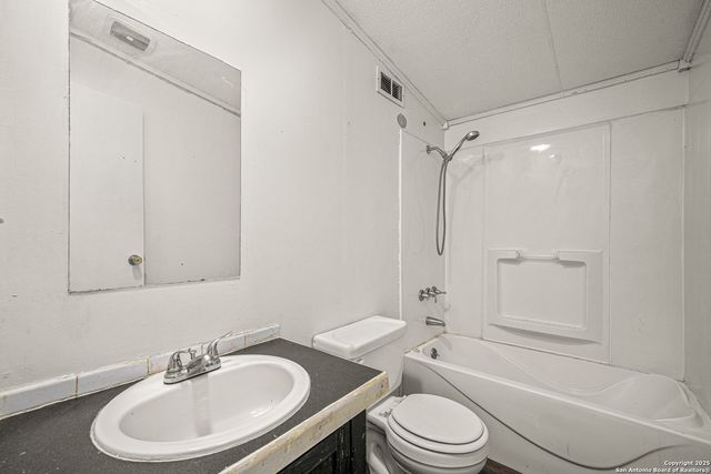 844 County Road 4511, Hondo, TX 78861