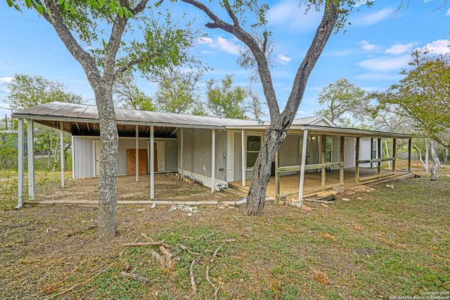 844 County Road 4511, Hondo, TX 78861
