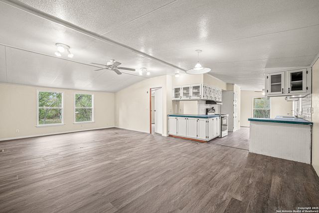 844 County Road 4511, Hondo, TX 78861