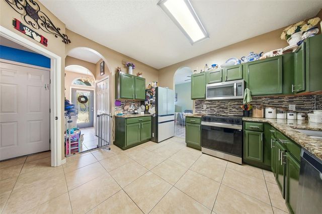 18212 BROOKPARK DRIVE, Tampa, FL 33647