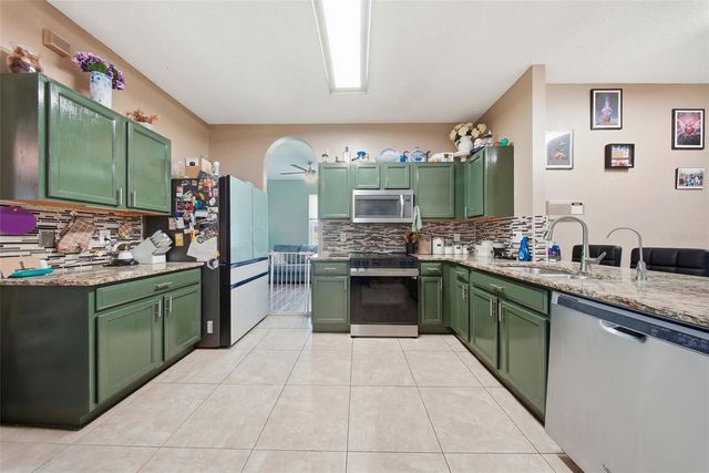 18212 BROOKPARK DRIVE, Tampa, FL 33647