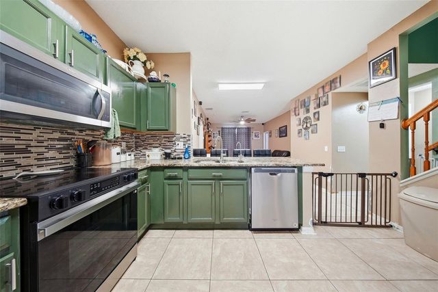 18212 BROOKPARK DRIVE, Tampa, FL 33647