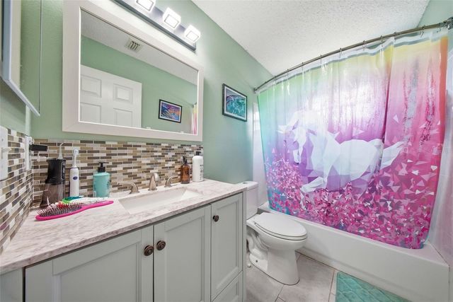 18212 BROOKPARK DRIVE, Tampa, FL 33647