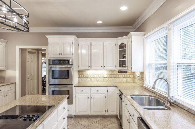 135 N Country Club Dr, Hendersonville, TN 37075