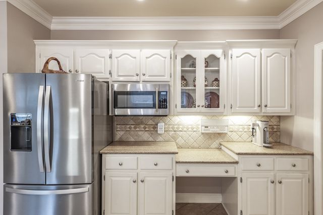 135 N Country Club Dr, Hendersonville, TN 37075