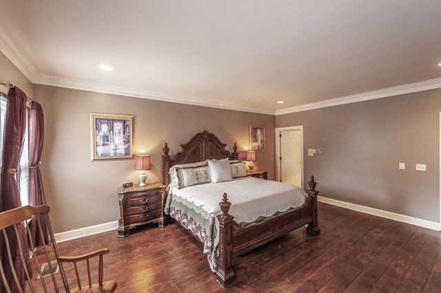 135 N Country Club Dr, Hendersonville, TN 37075