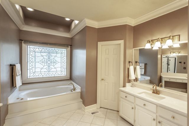 135 N Country Club Dr, Hendersonville, TN 37075