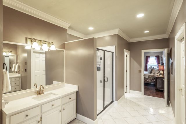 135 N Country Club Dr, Hendersonville, TN 37075