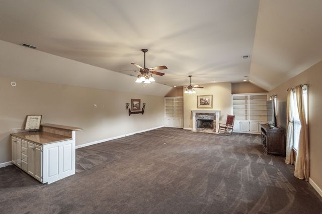 135 N Country Club Dr, Hendersonville, TN 37075