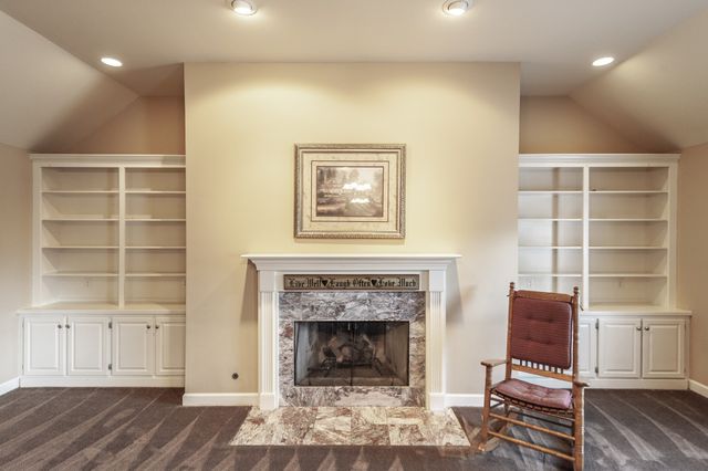 135 N Country Club Dr, Hendersonville, TN 37075