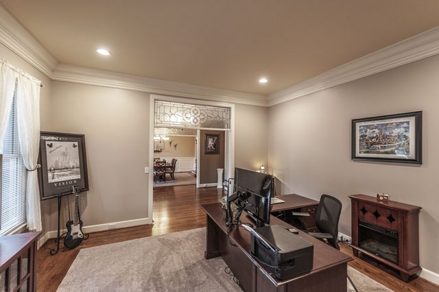 135 N Country Club Dr, Hendersonville, TN 37075