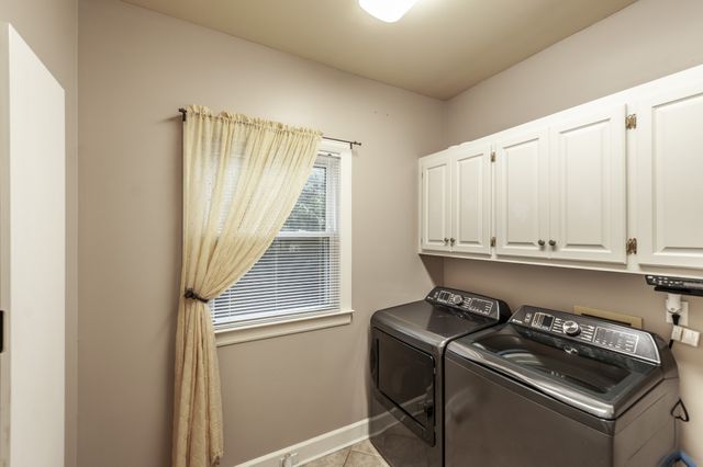 135 N Country Club Dr, Hendersonville, TN 37075