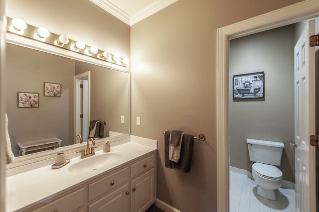 135 N Country Club Dr, Hendersonville, TN 37075