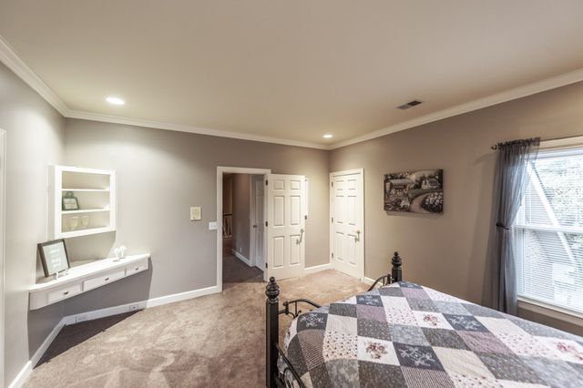 135 N Country Club Dr, Hendersonville, TN 37075