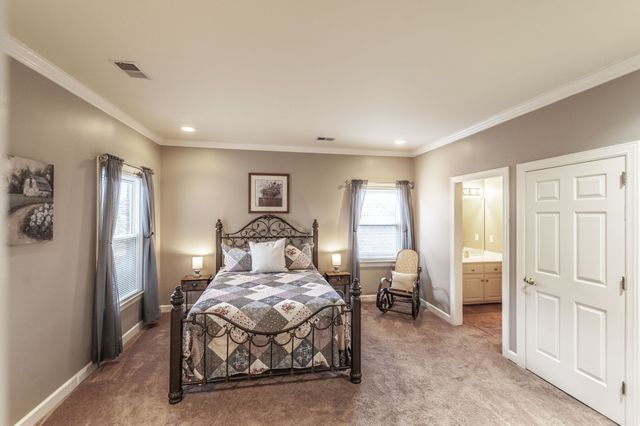 135 N Country Club Dr, Hendersonville, TN 37075