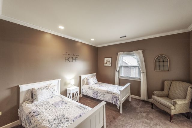 135 N Country Club Dr, Hendersonville, TN 37075