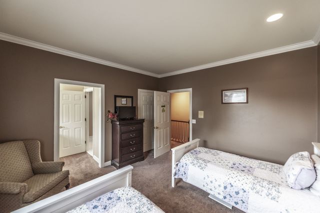 135 N Country Club Dr, Hendersonville, TN 37075