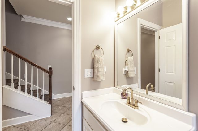 135 N Country Club Dr, Hendersonville, TN 37075