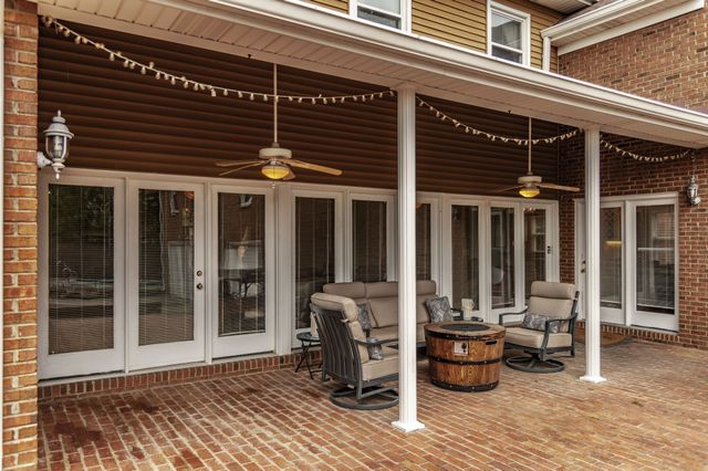 135 N Country Club Dr, Hendersonville, TN 37075