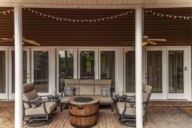 135 N Country Club Dr, Hendersonville, TN 37075