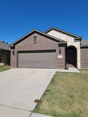 312 Lead Creek Drive, Fort Worth, TX 76131