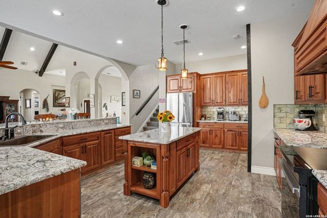 103 RIO GRANDE DR, Blanco, TX 78606