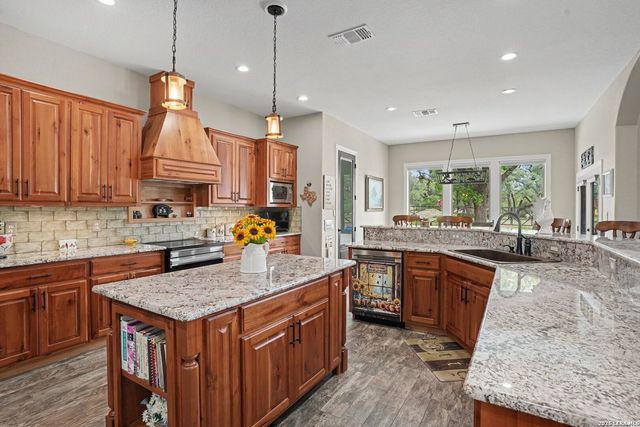 103 RIO GRANDE DR, Blanco, TX 78606