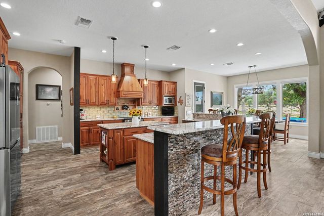 103 RIO GRANDE DR, Blanco, TX 78606