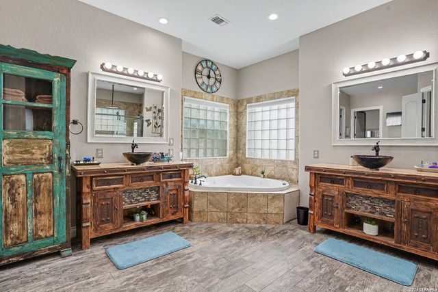 103 RIO GRANDE DR, Blanco, TX 78606