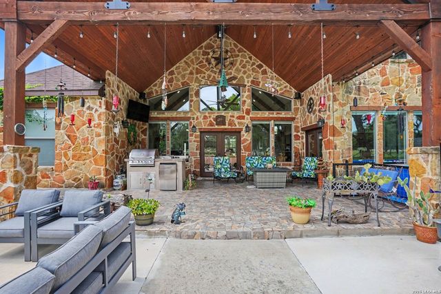103 RIO GRANDE DR, Blanco, TX 78606