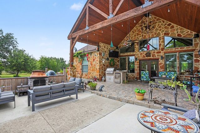 103 RIO GRANDE DR, Blanco, TX 78606