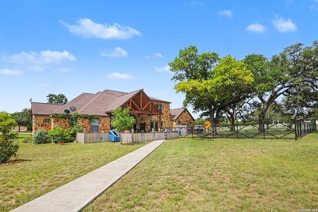 103 RIO GRANDE DR, Blanco, TX 78606