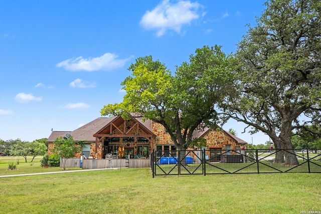 103 RIO GRANDE DR, Blanco, TX 78606