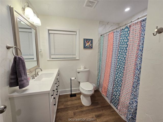 513 Gilchrist Avenue, College Station, TX 77840