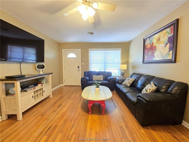 513 Gilchrist Avenue, College Station, TX 77840