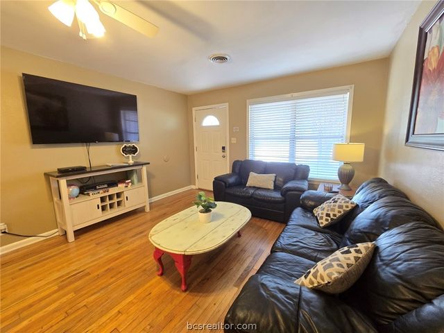 513 Gilchrist Avenue, College Station, TX 77840