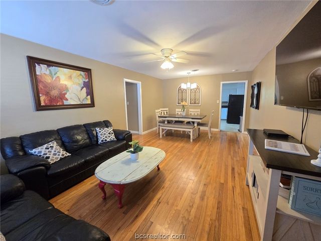 513 Gilchrist Avenue, College Station, TX 77840