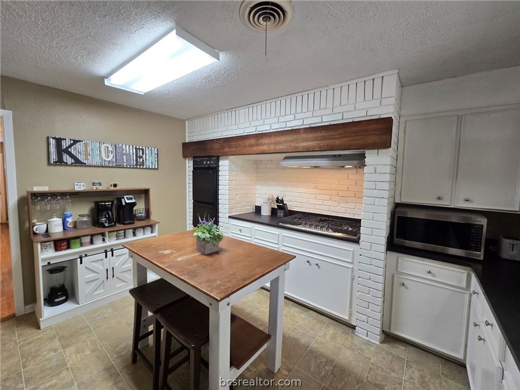 513 Gilchrist Avenue, College Station, TX 77840 — photo 2