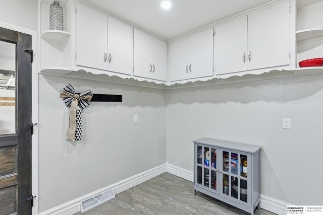 6058 Patterson Street, Omaha, NE 68117