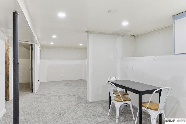 6058 Patterson Street, Omaha, NE 68117