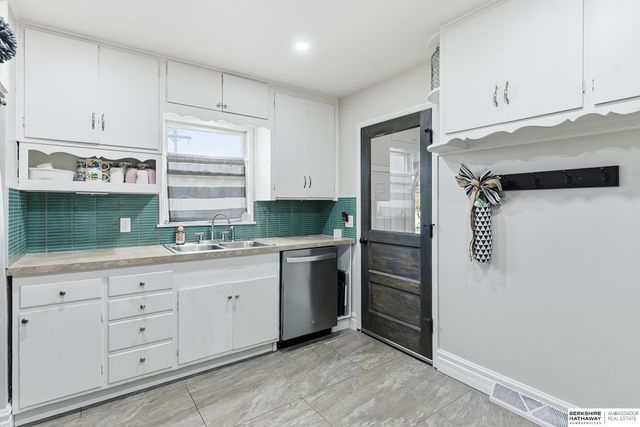 6058 Patterson Street, Omaha, NE 68117